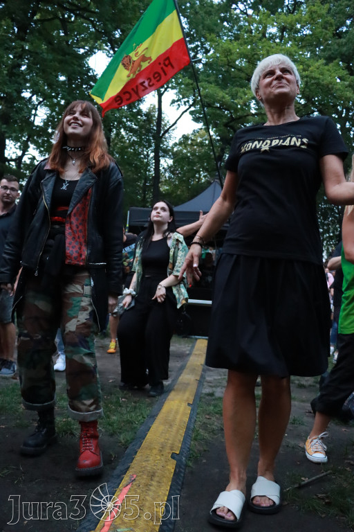 Fotorelacja II: Żywa Scena Zawiercie – Festiwal Reggae. Koncert zespołu KONOPIANS