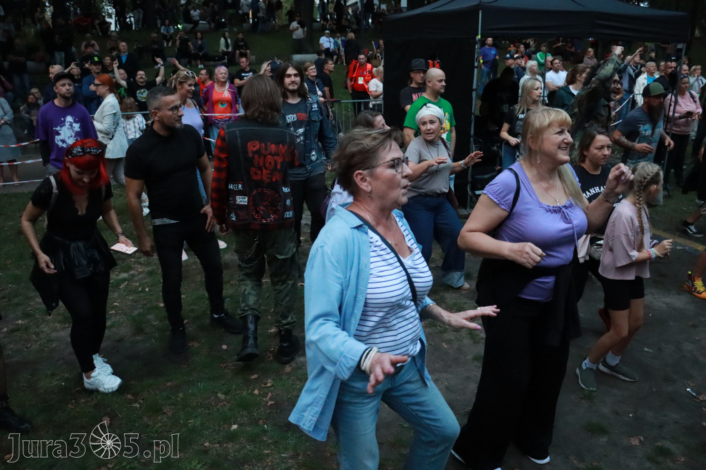 Fotorelacja II: Żywa Scena Zawiercie – Festiwal Reggae. Koncert zespołu KONOPIANS