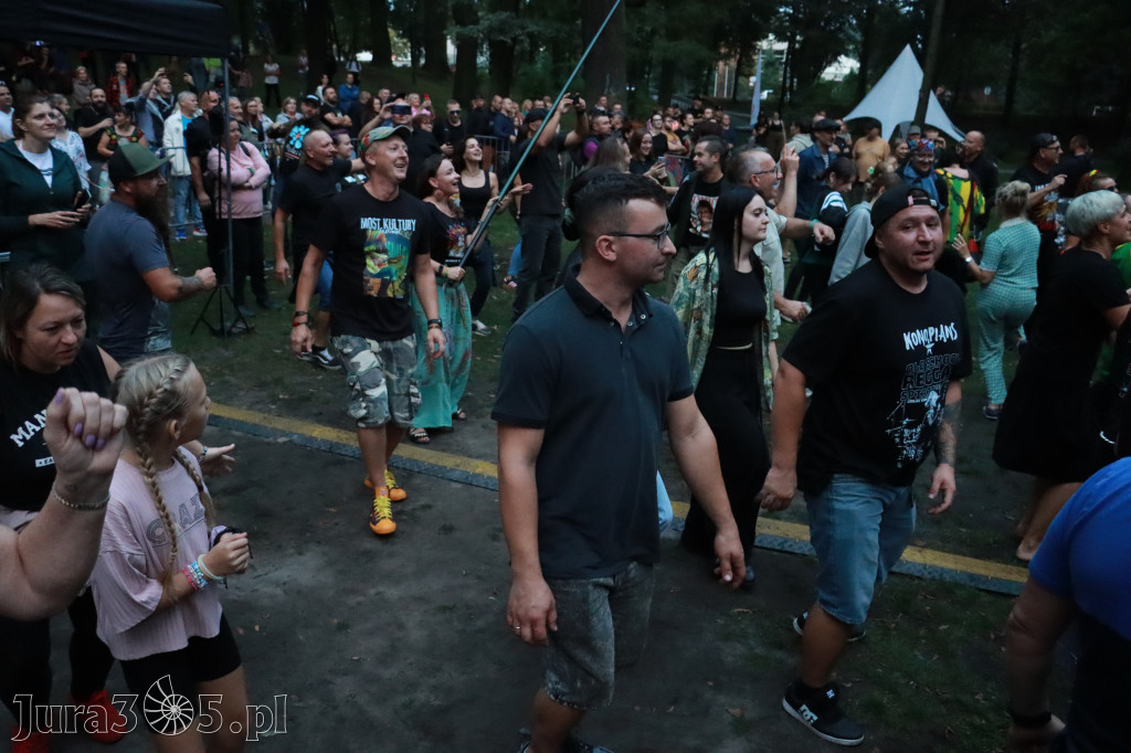 Fotorelacja II: Żywa Scena Zawiercie – Festiwal Reggae. Koncert zespołu KONOPIANS