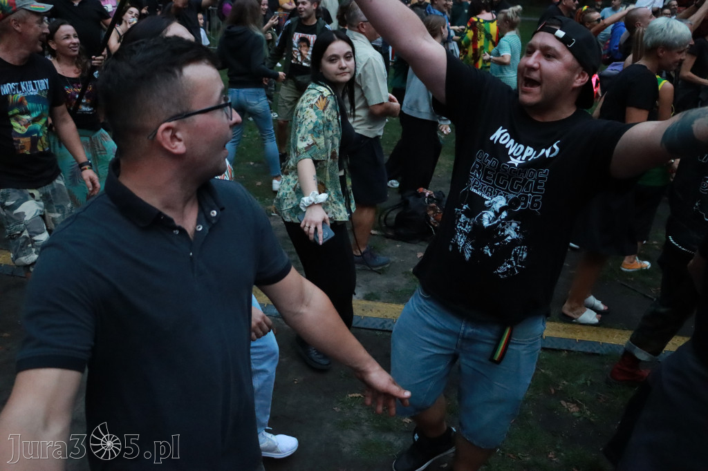 Fotorelacja II: Żywa Scena Zawiercie – Festiwal Reggae. Koncert zespołu KONOPIANS