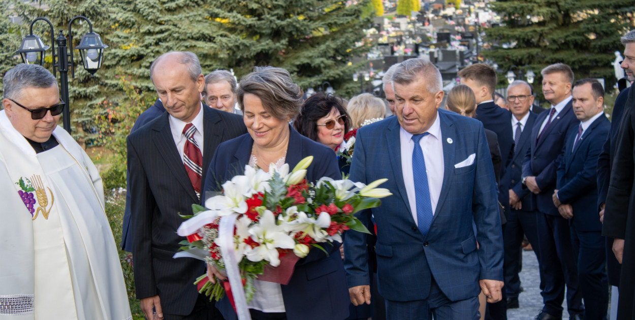 Fotorelacja: Morawica uczciła 1000-lecie Koronacji Polski. Symboliczny łuk już odsłonięty