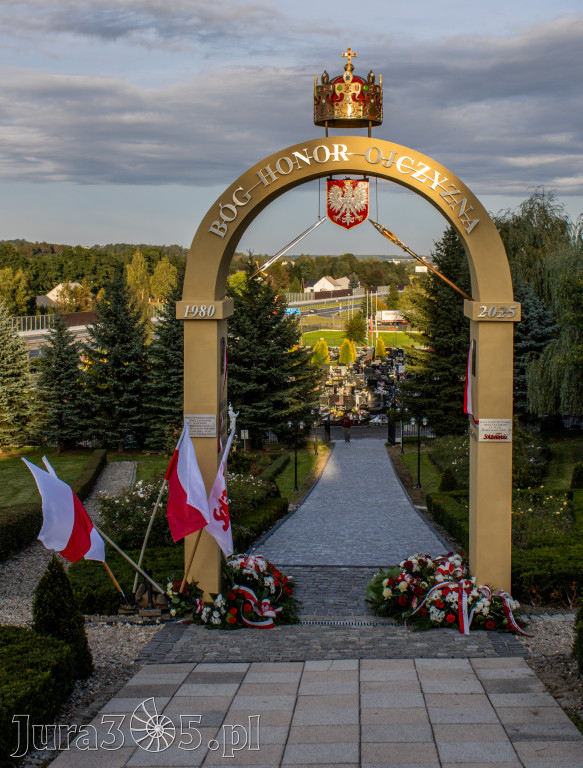 Fotorelacja: Morawica uczciła 1000-lecie Koronacji Polski. Symboliczny łuk już odsłonięty