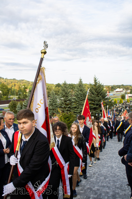 Fotorelacja: Morawica uczciła 1000-lecie Koronacji Polski. Symboliczny łuk już odsłonięty