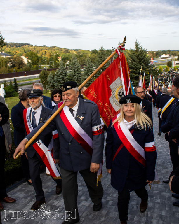 Fotorelacja: Morawica uczciła 1000-lecie Koronacji Polski. Symboliczny łuk już odsłonięty