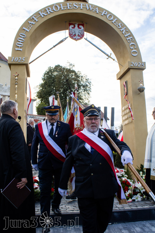 Fotorelacja: Morawica uczciła 1000-lecie Koronacji Polski. Symboliczny łuk już odsłonięty