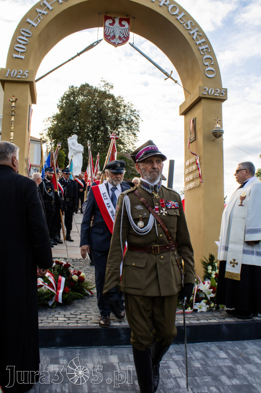 Fotorelacja: Morawica uczciła 1000-lecie Koronacji Polski. Symboliczny łuk już odsłonięty