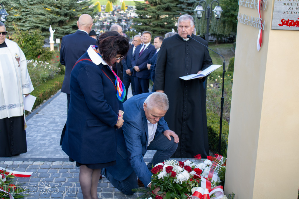 Fotorelacja: Morawica uczciła 1000-lecie Koronacji Polski. Symboliczny łuk już odsłonięty