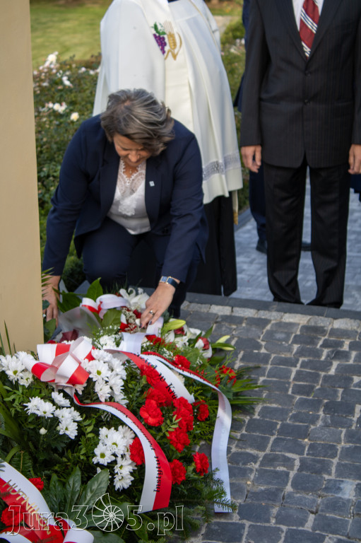 Fotorelacja: Morawica uczciła 1000-lecie Koronacji Polski. Symboliczny łuk już odsłonięty