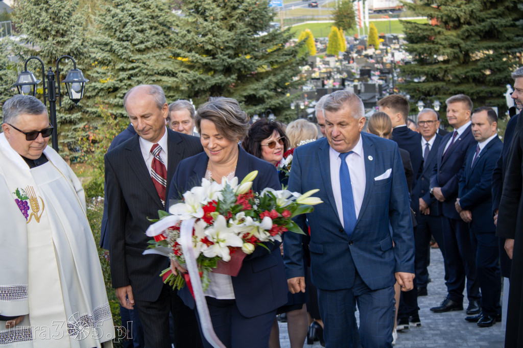 Fotorelacja: Morawica uczciła 1000-lecie Koronacji Polski. Symboliczny łuk już odsłonięty