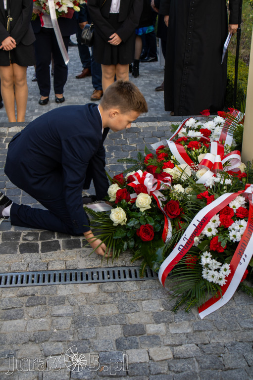 Fotorelacja: Morawica uczciła 1000-lecie Koronacji Polski. Symboliczny łuk już odsłonięty