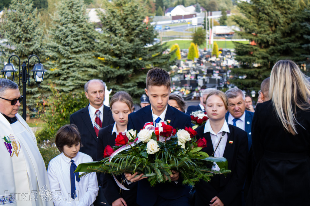 Fotorelacja: Morawica uczciła 1000-lecie Koronacji Polski. Symboliczny łuk już odsłonięty