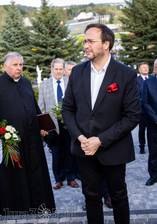 Fotorelacja: Morawica uczciła 1000-lecie Koronacji Polski. Symboliczny łuk już odsłonięty