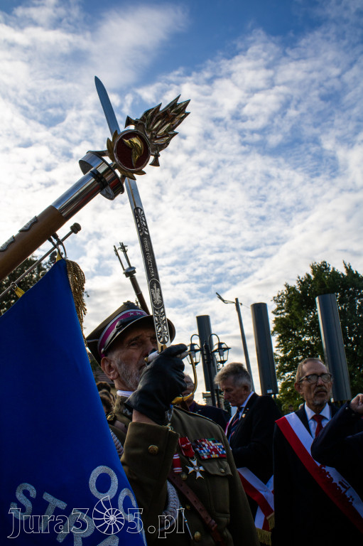 Fotorelacja: Morawica uczciła 1000-lecie Koronacji Polski. Symboliczny łuk już odsłonięty