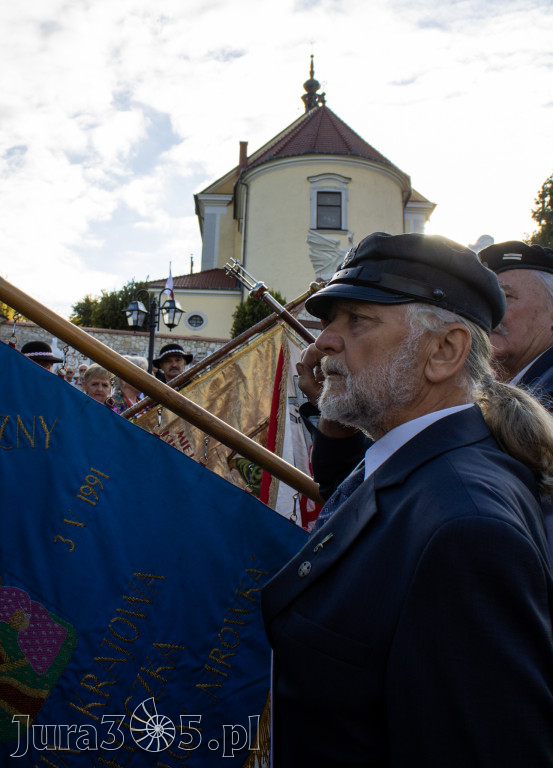 Fotorelacja: Morawica uczciła 1000-lecie Koronacji Polski. Symboliczny łuk już odsłonięty
