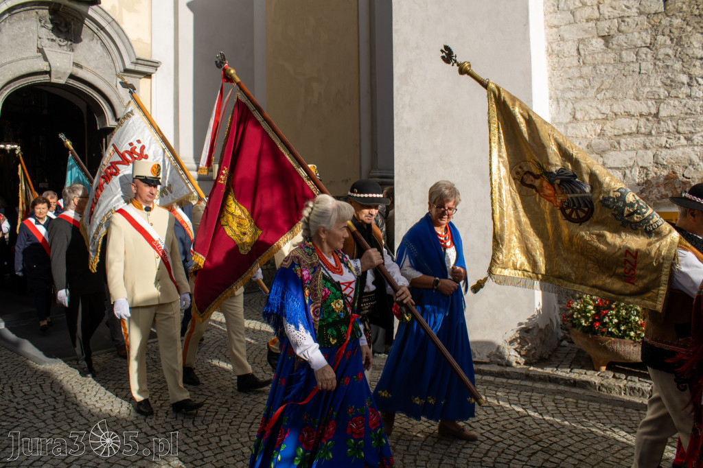 Fotorelacja: Morawica uczciła 1000-lecie Koronacji Polski. Symboliczny łuk już odsłonięty