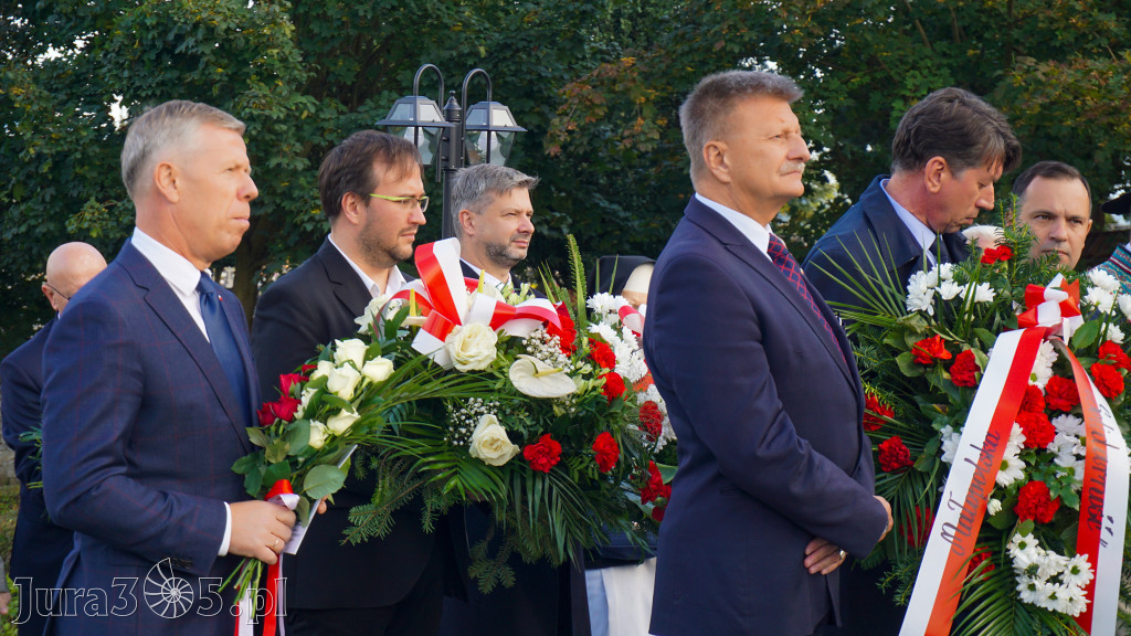 Fotorelacja: Morawica uczciła 1000-lecie Koronacji Polski. Symboliczny łuk już odsłonięty