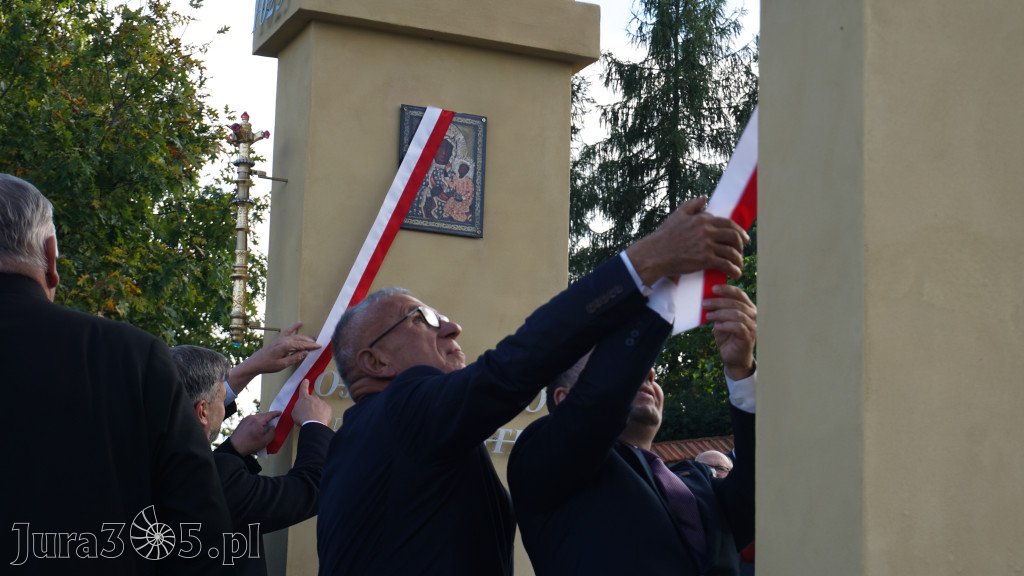 Fotorelacja: Morawica uczciła 1000-lecie Koronacji Polski. Symboliczny łuk już odsłonięty