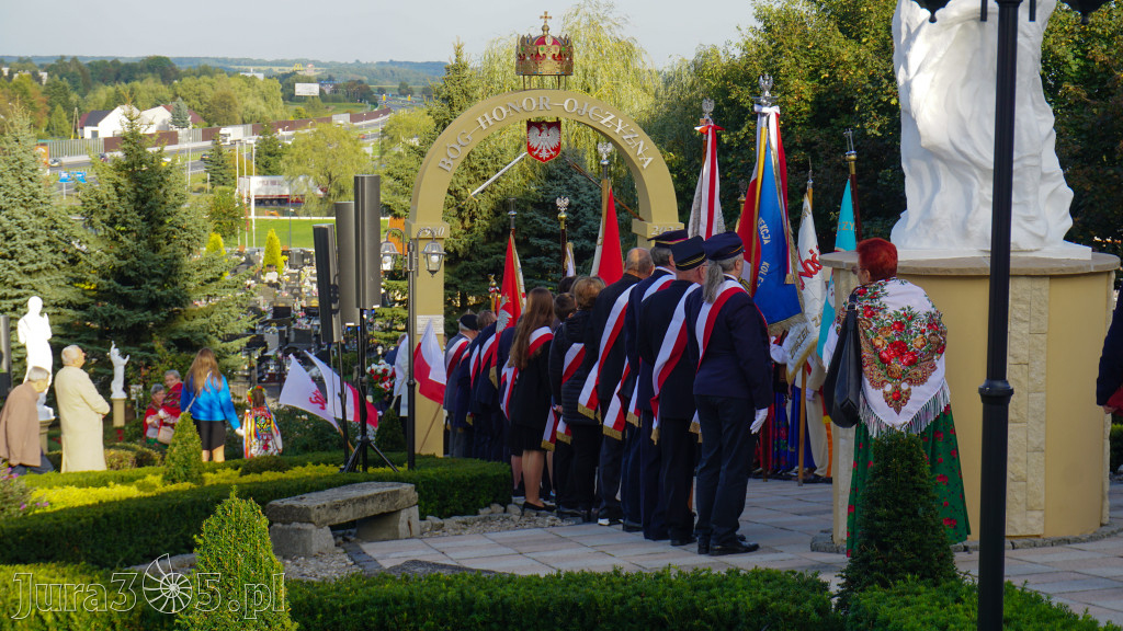 Fotorelacja: Morawica uczciła 1000-lecie Koronacji Polski. Symboliczny łuk już odsłonięty
