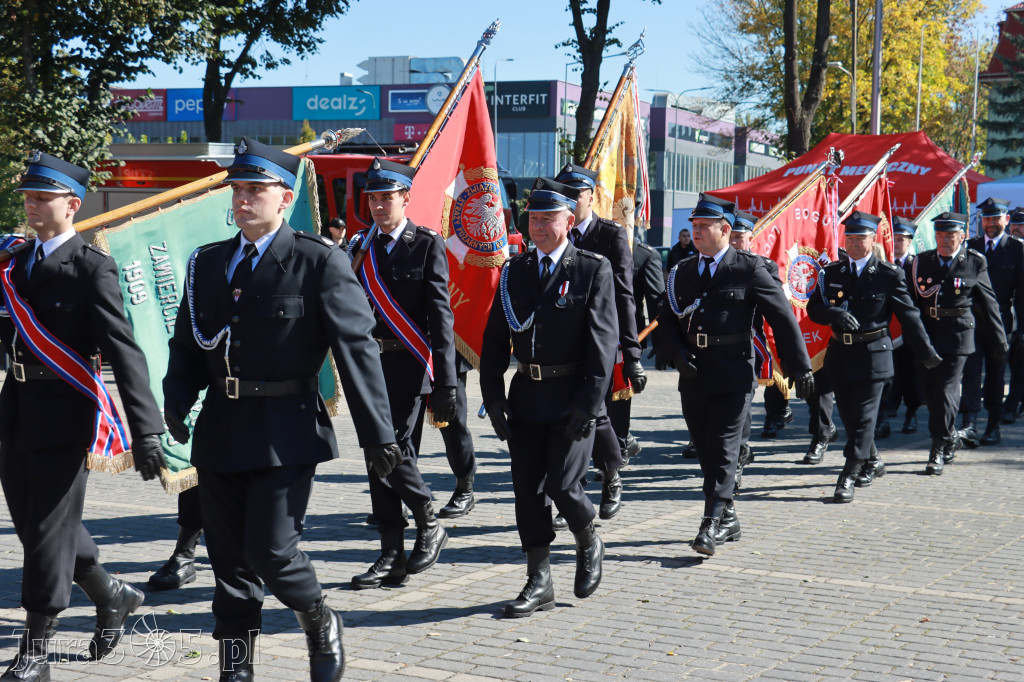 Fotorelacja I: Uroczystość NADANIA SZTANDARU i 50-lecie Zarządu Miejskiego ZOSP RP w Zawierciu