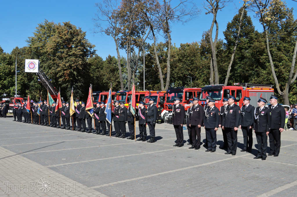 Fotorelacja I: Uroczystość NADANIA SZTANDARU i 50-lecie Zarządu Miejskiego ZOSP RP w Zawierciu