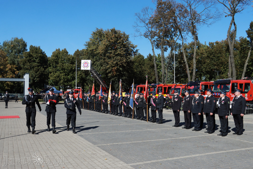 Fotorelacja I: Uroczystość NADANIA SZTANDARU i 50-lecie Zarządu Miejskiego ZOSP RP w Zawierciu