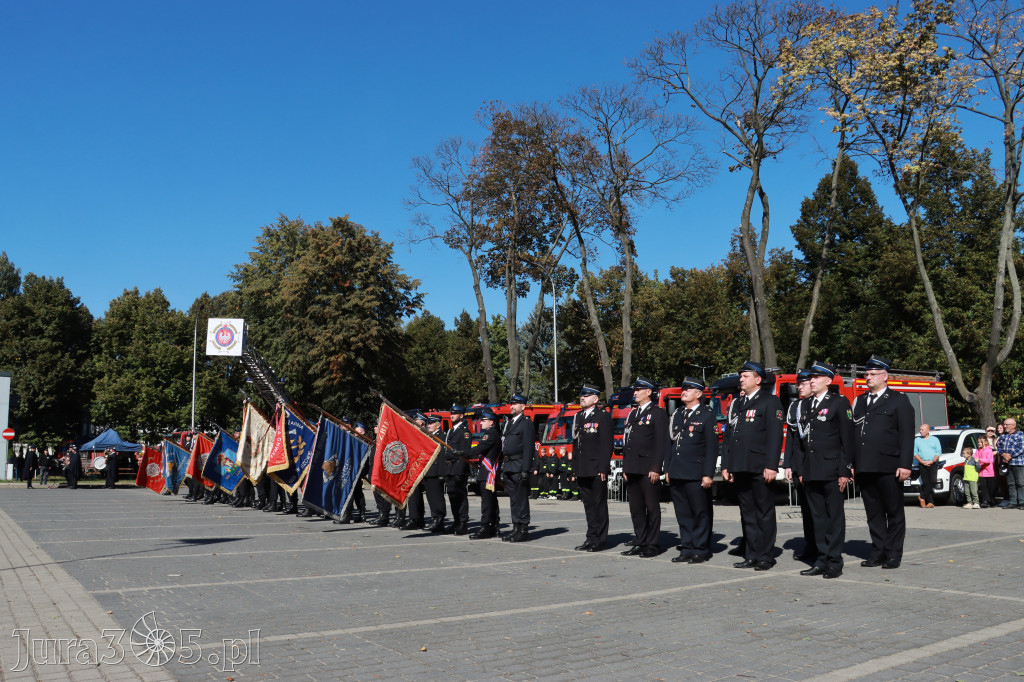 Fotorelacja I: Uroczystość NADANIA SZTANDARU i 50-lecie Zarządu Miejskiego ZOSP RP w Zawierciu