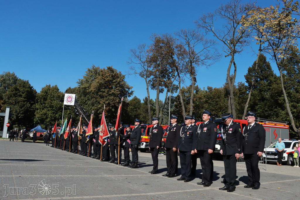 Fotorelacja I: Uroczystość NADANIA SZTANDARU i 50-lecie Zarządu Miejskiego ZOSP RP w Zawierciu