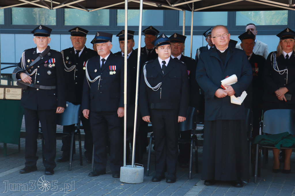 Fotorelacja I: Uroczystość NADANIA SZTANDARU i 50-lecie Zarządu Miejskiego ZOSP RP w Zawierciu
