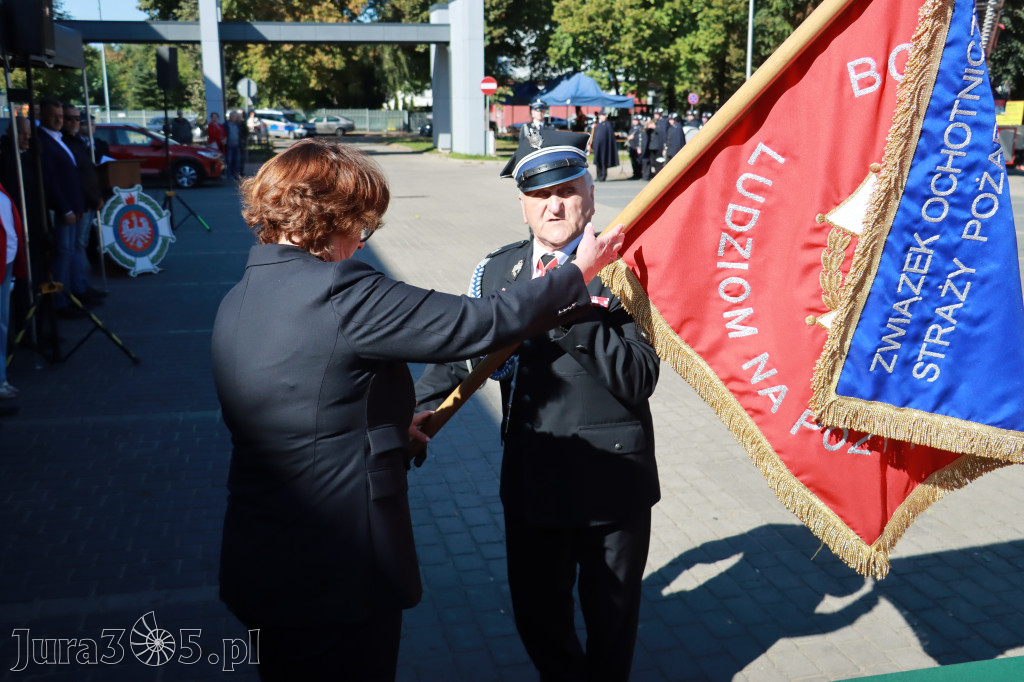 Fotorelacja I: Uroczystość NADANIA SZTANDARU i 50-lecie Zarządu Miejskiego ZOSP RP w Zawierciu