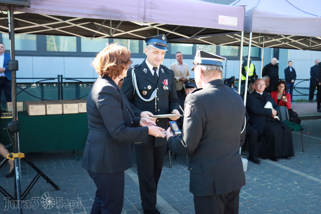 Fotorelacja II: Uroczystość NADANIA SZTANDARU i 50-lecie Zarządu Miejskiego ZOSP RP w Zawierciu