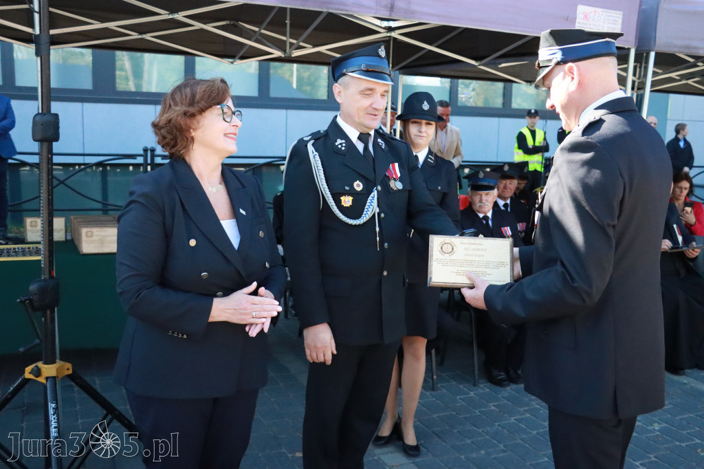 Fotorelacja II: Uroczystość NADANIA SZTANDARU i 50-lecie Zarządu Miejskiego ZOSP RP w Zawierciu