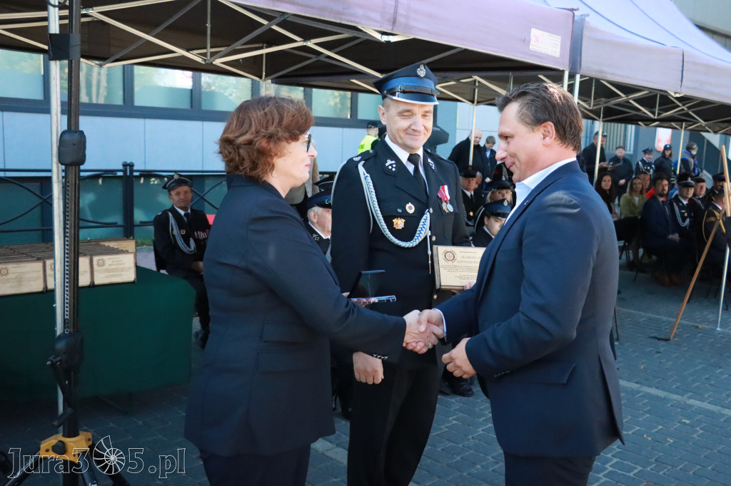 Fotorelacja II: Uroczystość NADANIA SZTANDARU i 50-lecie Zarządu Miejskiego ZOSP RP w Zawierciu