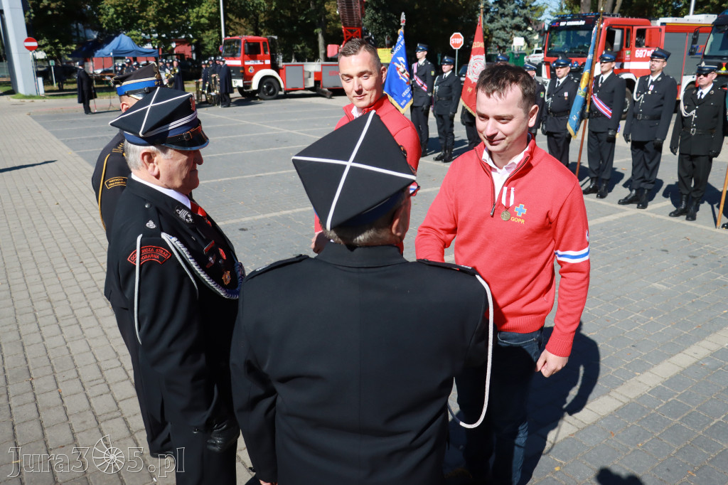 Fotorelacja II: Uroczystość NADANIA SZTANDARU i 50-lecie Zarządu Miejskiego ZOSP RP w Zawierciu