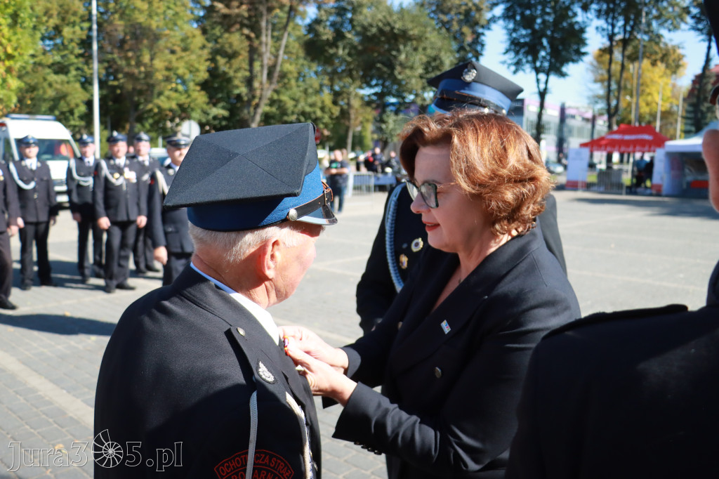 Fotorelacja II: Uroczystość NADANIA SZTANDARU i 50-lecie Zarządu Miejskiego ZOSP RP w Zawierciu