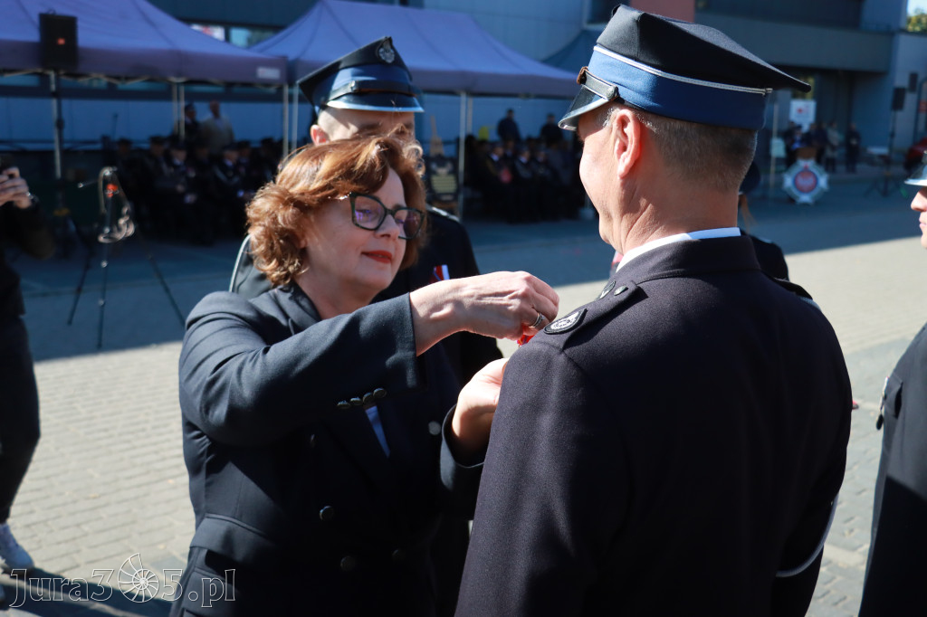 Fotorelacja II: Uroczystość NADANIA SZTANDARU i 50-lecie Zarządu Miejskiego ZOSP RP w Zawierciu