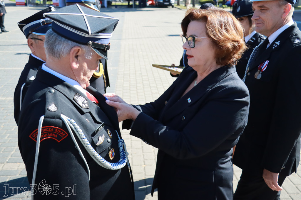 Fotorelacja II: Uroczystość NADANIA SZTANDARU i 50-lecie Zarządu Miejskiego ZOSP RP w Zawierciu