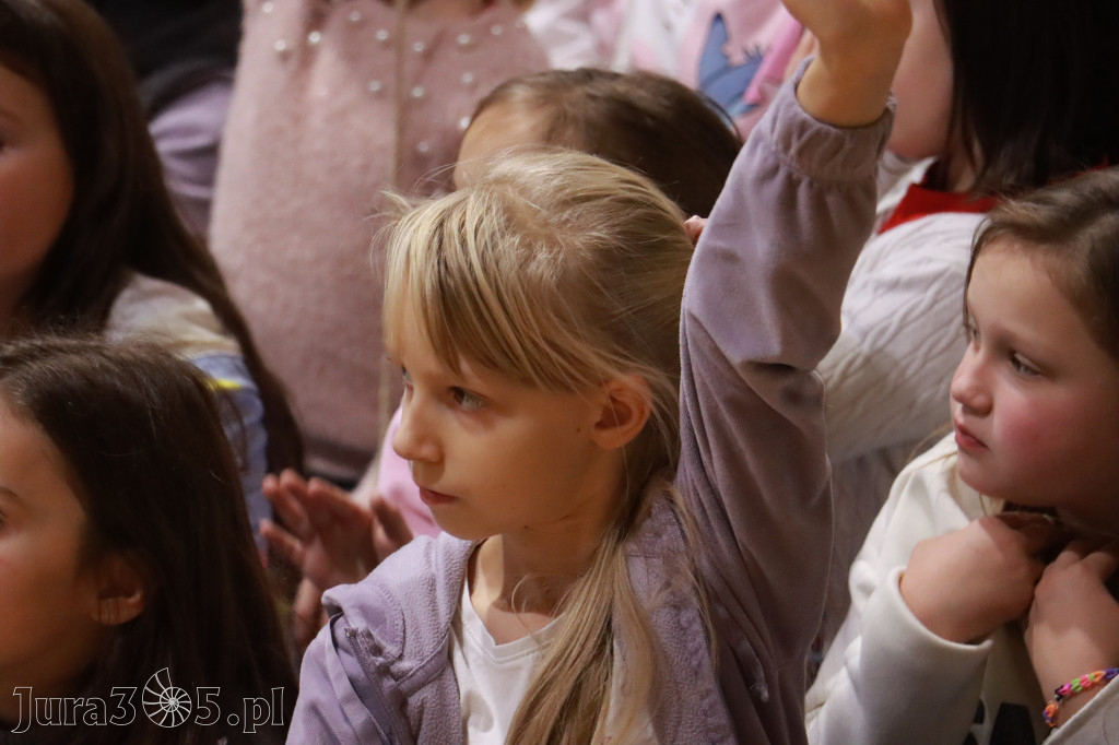 Fotorelacja: Sędzia Anna Maria Wesołowska w SP3 Myszków