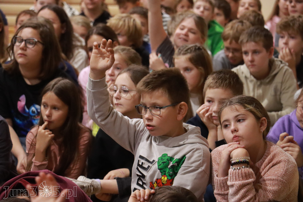 Fotorelacja: Sędzia Anna Maria Wesołowska w SP3 Myszków