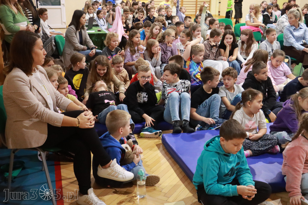 Fotorelacja: Sędzia Anna Maria Wesołowska w SP3 Myszków