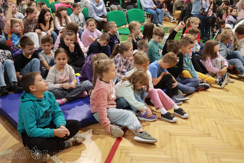 Fotorelacja: Sędzia Anna Maria Wesołowska w SP3 Myszków