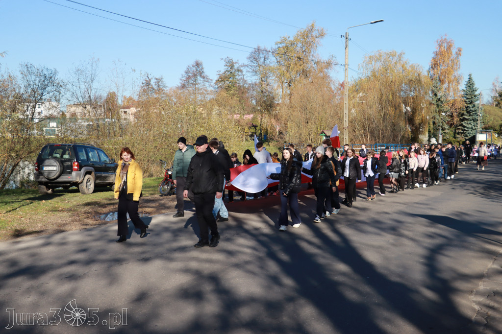 Fotorelacja I: Obchody 107. ROCZNICY ODZYSKANIA NIEPODLEGŁOŚCI na rynku w Koziegłowach