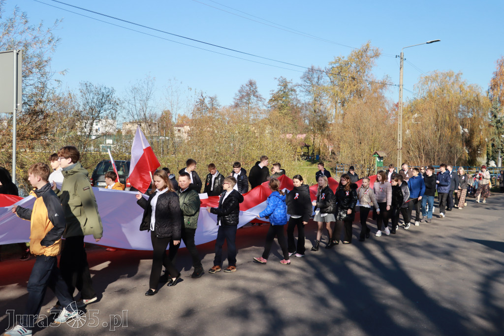 Fotorelacja I: Obchody 107. ROCZNICY ODZYSKANIA NIEPODLEGŁOŚCI na rynku w Koziegłowach