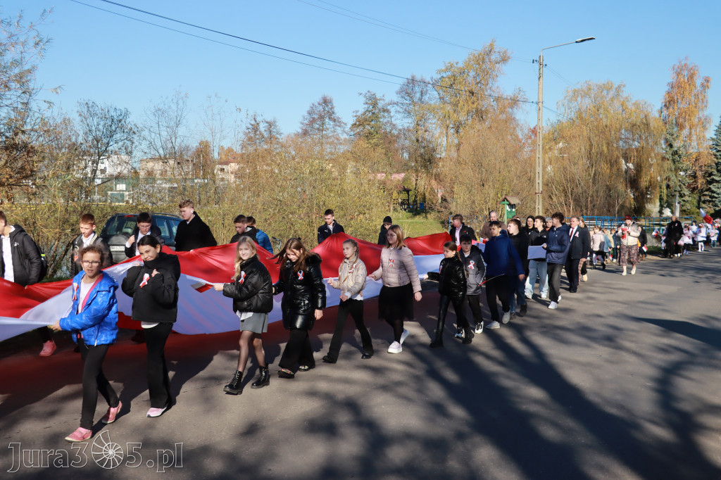 Fotorelacja I: Obchody 107. ROCZNICY ODZYSKANIA NIEPODLEGŁOŚCI na rynku w Koziegłowach