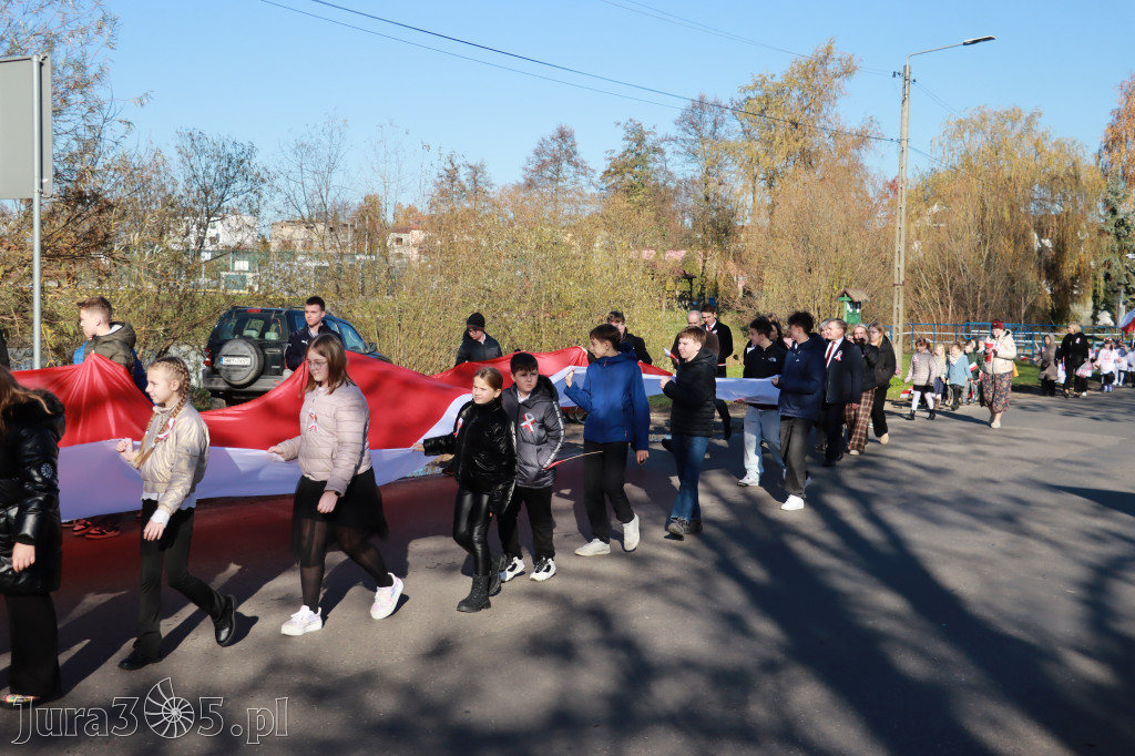 Fotorelacja I: Obchody 107. ROCZNICY ODZYSKANIA NIEPODLEGŁOŚCI na rynku w Koziegłowach
