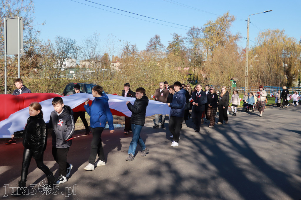 Fotorelacja I: Obchody 107. ROCZNICY ODZYSKANIA NIEPODLEGŁOŚCI na rynku w Koziegłowach