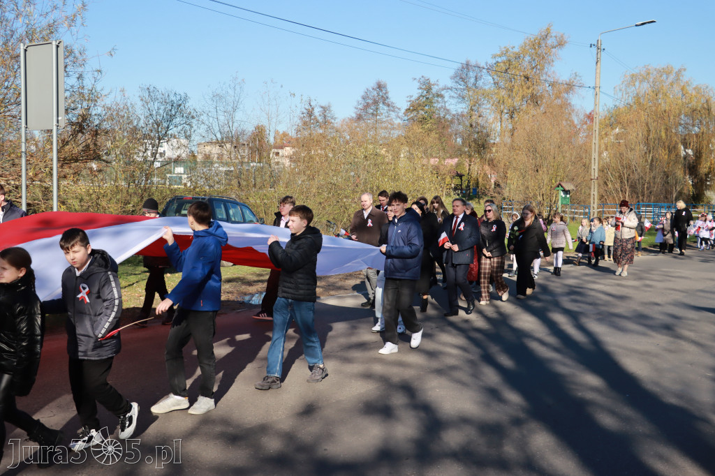 Fotorelacja I: Obchody 107. ROCZNICY ODZYSKANIA NIEPODLEGŁOŚCI na rynku w Koziegłowach