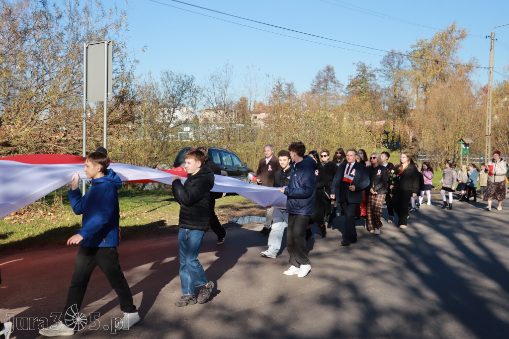 Fotorelacja I: Obchody 107. ROCZNICY ODZYSKANIA NIEPODLEGŁOŚCI na rynku w Koziegłowach
