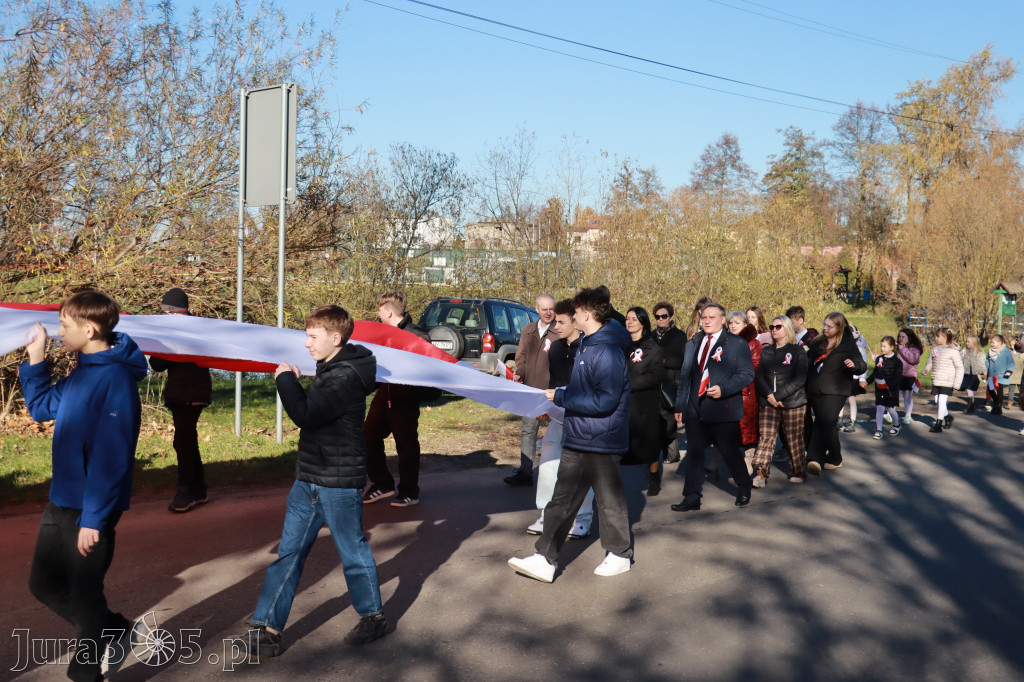 Fotorelacja I: Obchody 107. ROCZNICY ODZYSKANIA NIEPODLEGŁOŚCI na rynku w Koziegłowach