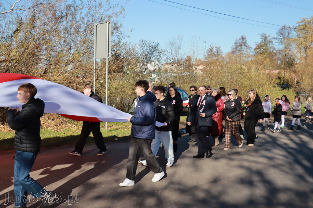 Fotorelacja I: Obchody 107. ROCZNICY ODZYSKANIA NIEPODLEGŁOŚCI na rynku w Koziegłowach