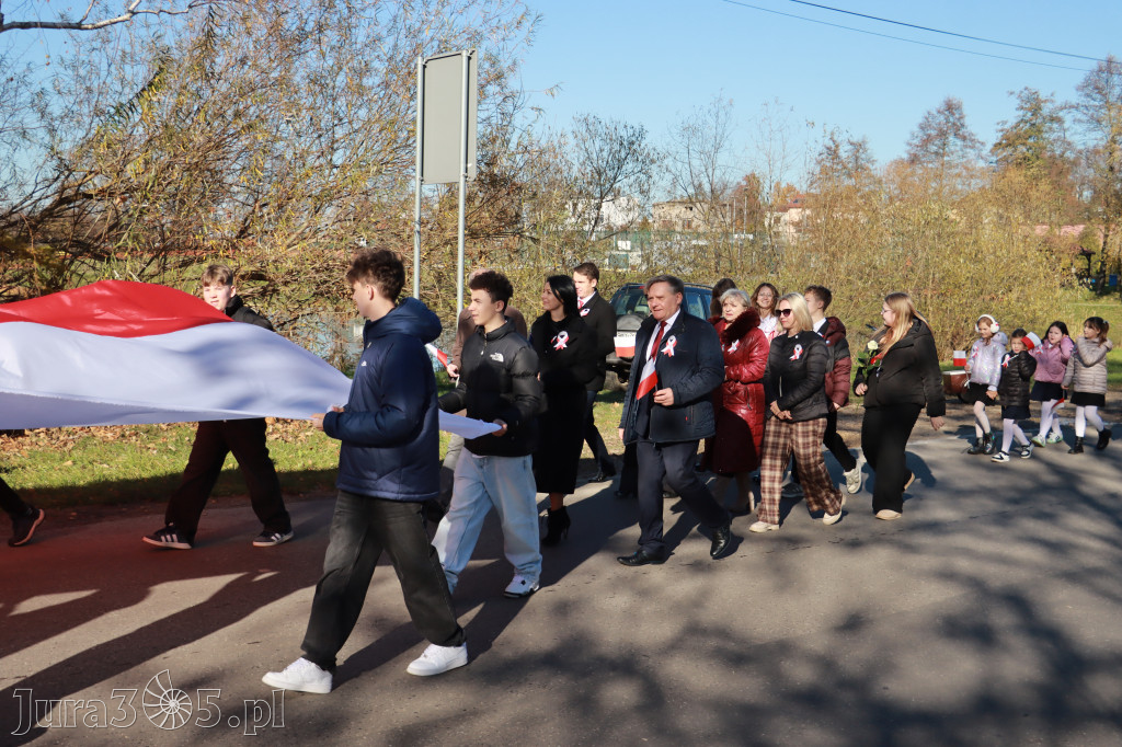 Fotorelacja I: Obchody 107. ROCZNICY ODZYSKANIA NIEPODLEGŁOŚCI na rynku w Koziegłowach